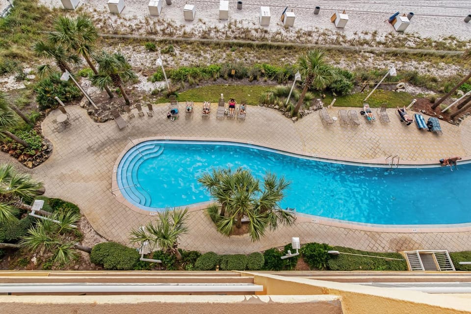 Waterfront condo with balcony pools gym & central AC House in Panama City Beach