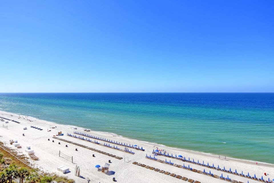 Waterfront condo with balcony pools gym & central AC House in Panama City Beach