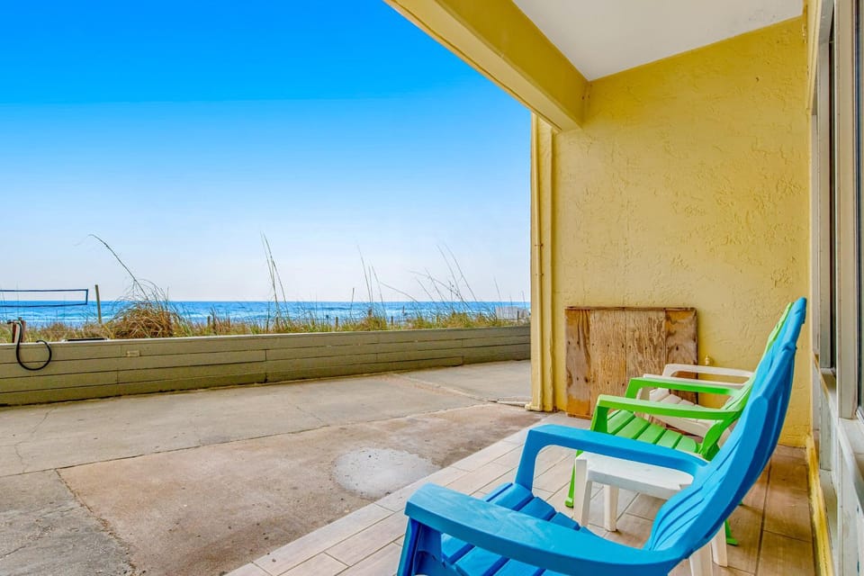 Beachfront condo with central AC WiFi access to pool washer&dryer House in Panama City Beach