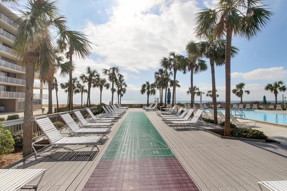 Bright waterfront condo in a gated resort with pools tennis courts & gym House in Lower Grand Lagoon