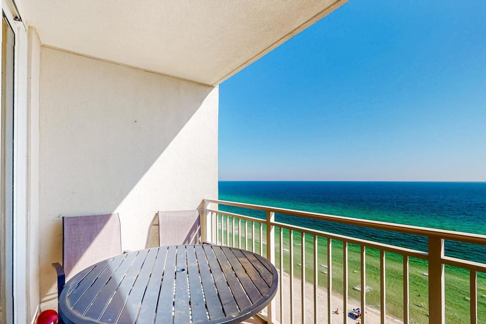 Beachfront 16th-floor condo with Gulf views pool game room balcony gym W&D House in Panama City Beach