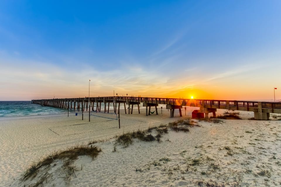 Dog-friendly duplex 2 blocks from beach with private yard AC & W&D House in Lower Grand Lagoon