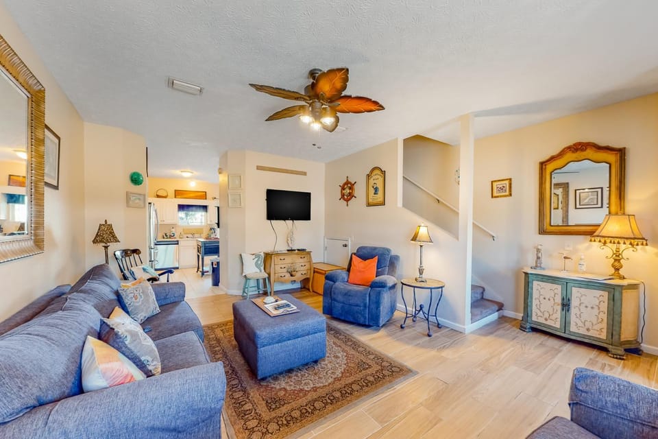 Lovely coastal home close to the beach and everything House in Lower Grand Lagoon