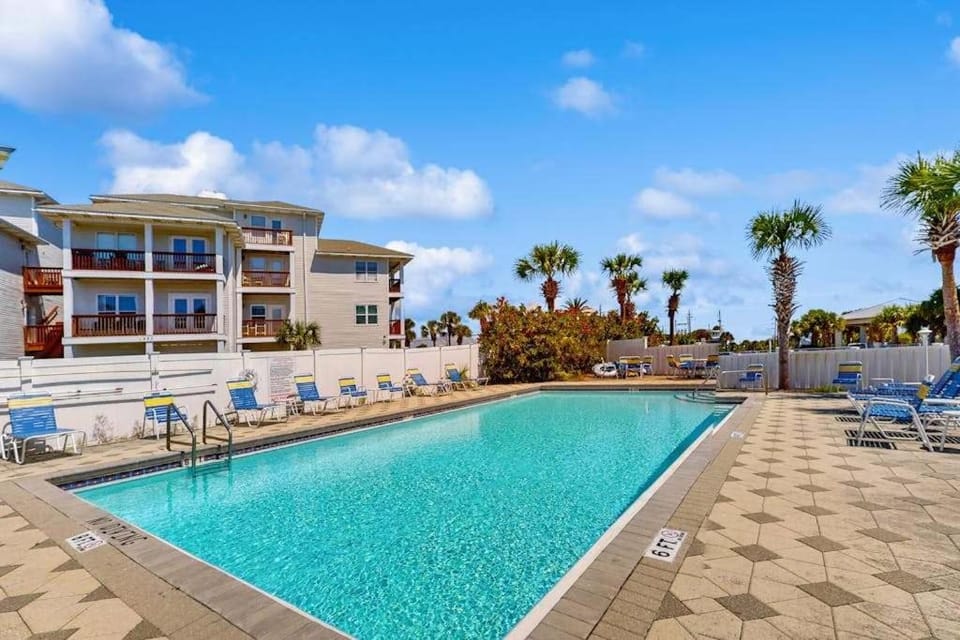 Cozy beachfront condo with private balcony shared pool and beach access House in Okaloosa Island