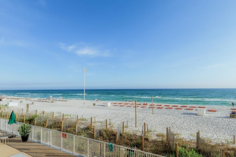 14th-floor oceanfront condo with ocean view pool & hot tub access WiFi & W&D House in Panama City Beach