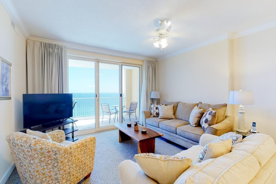 14th-floor oceanfront condo with ocean view pool & hot tub access WiFi & W&D House in Panama City Beach
