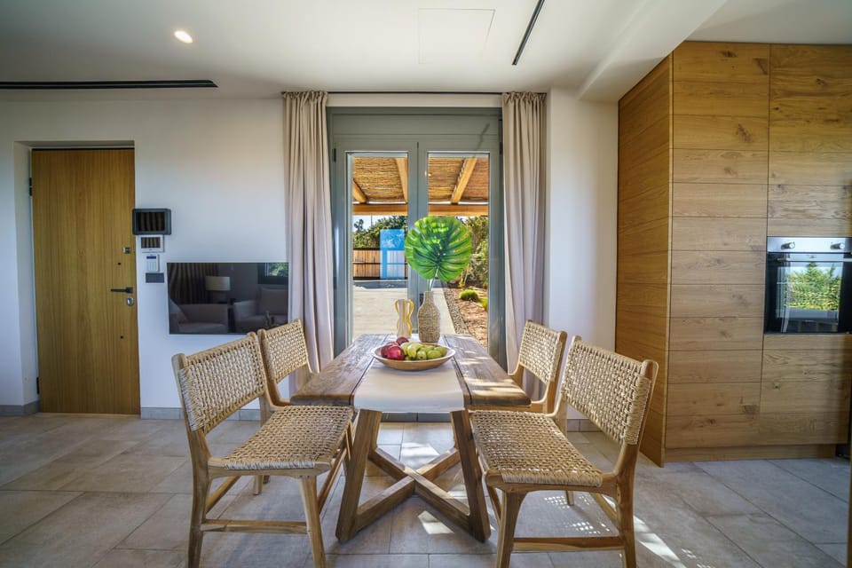 TV and multimedia, Dining area