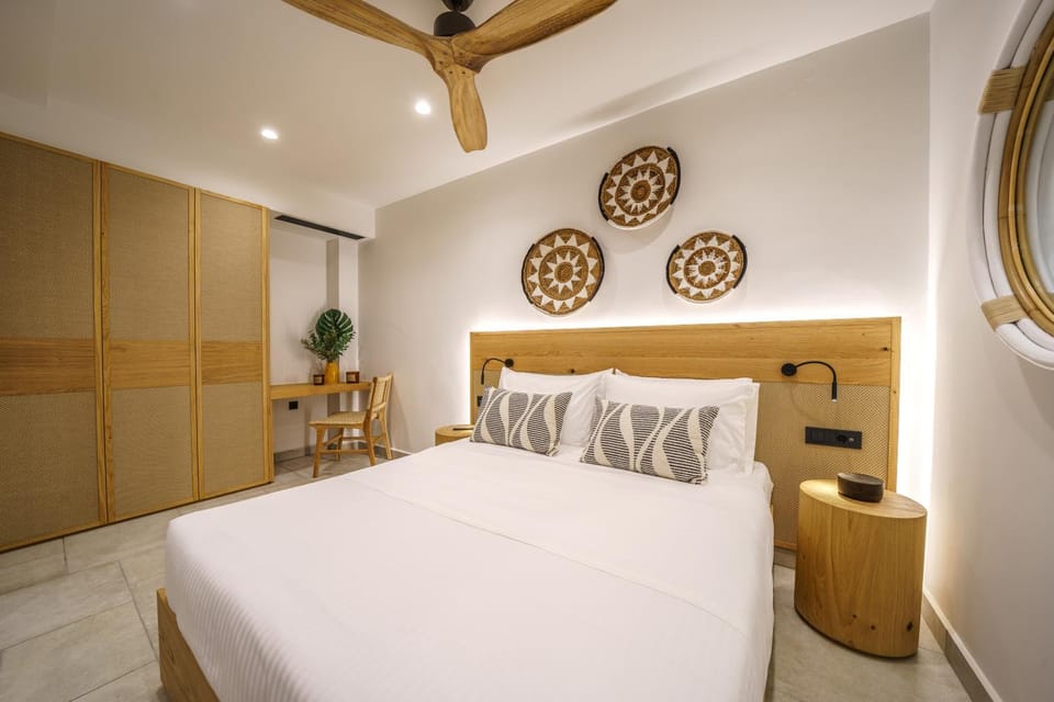 Bed, Photo of the whole room, wardrobe