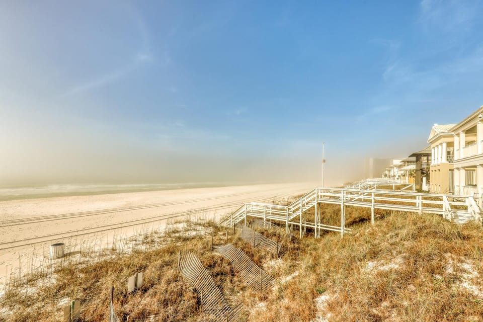 Carillon Beach condo with WiFi balcony pool and beach access House in Carillon Beach