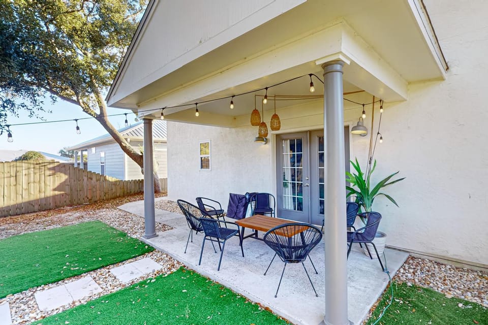 Gorgeous coastal dog-friendly home with plenty of space and close to everything House in Lower Grand Lagoon