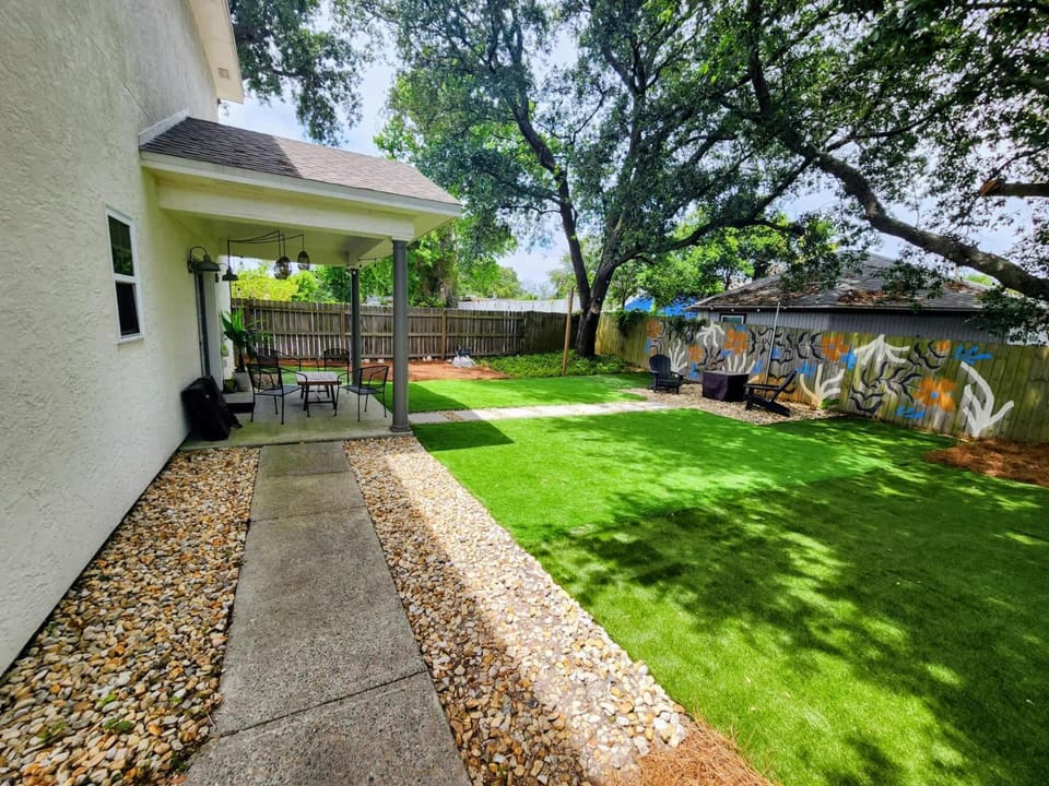 Gorgeous coastal dog-friendly home with plenty of space and close to everything House in Lower Grand Lagoon