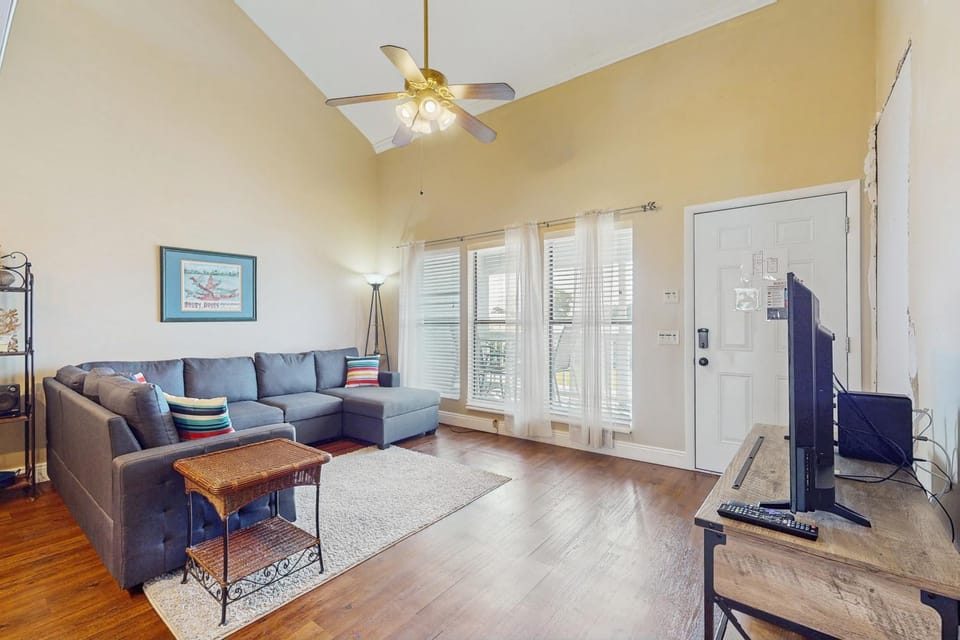 Cozy coastal condo with a loft shared pool and beach access House in Panama City Beach