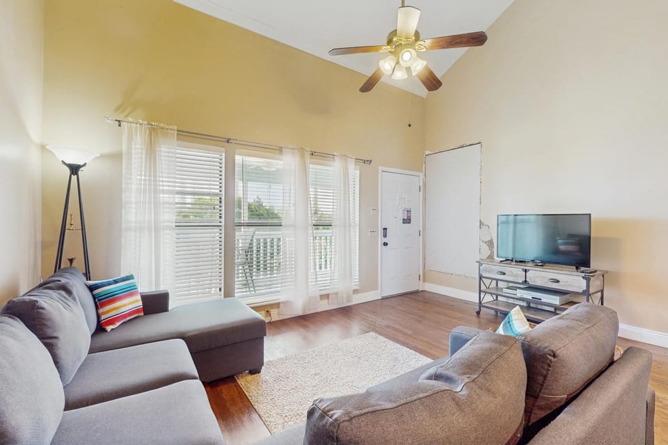 Cozy coastal condo with a loft shared pool and beach access House in Panama City Beach