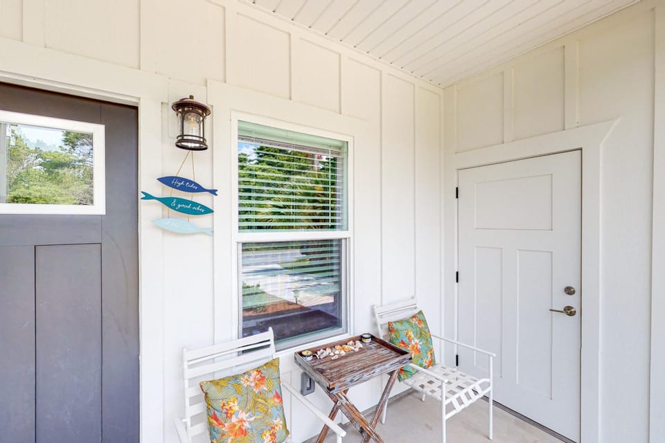 Newly built dog-friendly home with spacious backyard & private W&D House in Laguna Beach