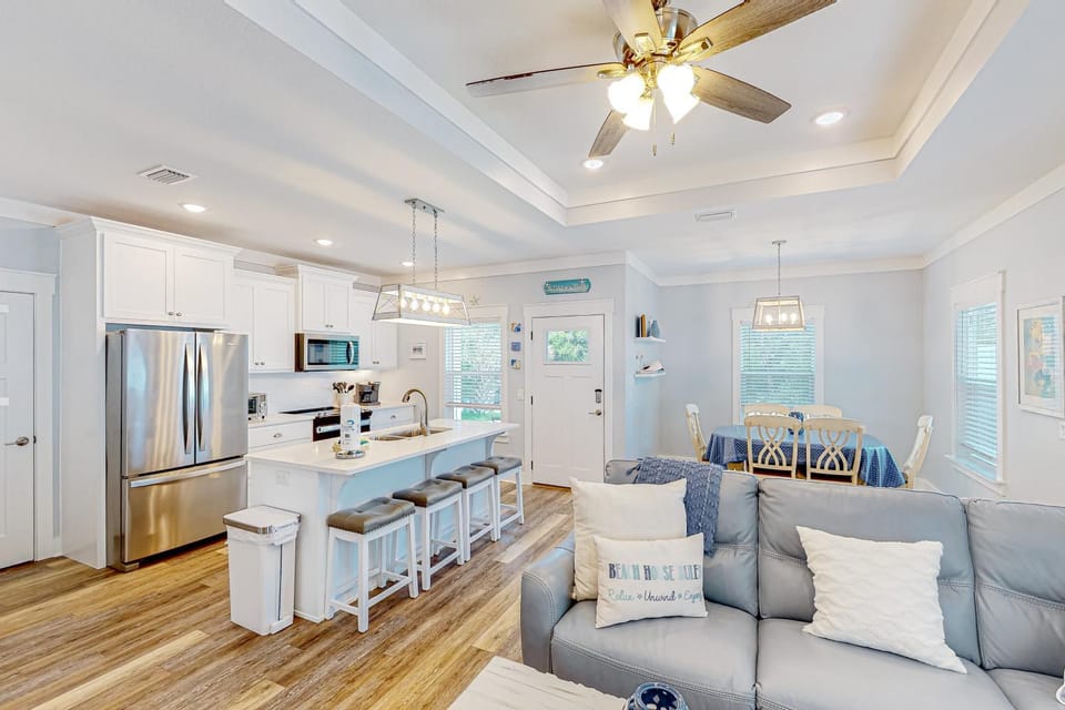 Newly built dog-friendly home with spacious backyard & private W&D House in Laguna Beach