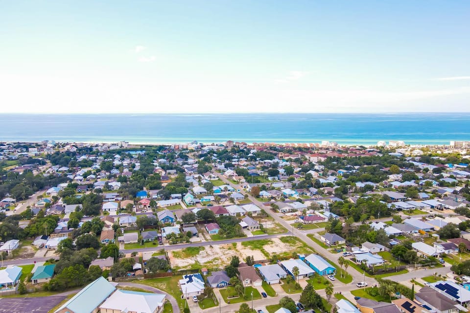 Charming home near beaches with a washer&dryer AC & outdoor entertaining House in Sunnyside