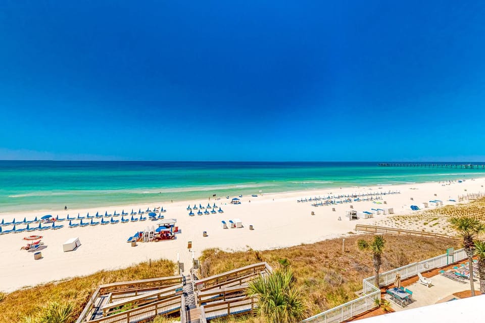 Tranquil escape in oceanfront complex near Pier Park with hot tub pool & AC House in Panama City Beach