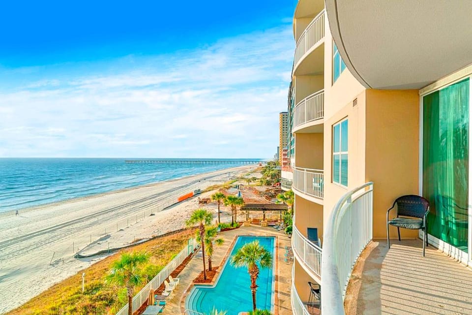 Tranquil escape in oceanfront complex near Pier Park with hot tub pool & AC House in Panama City Beach