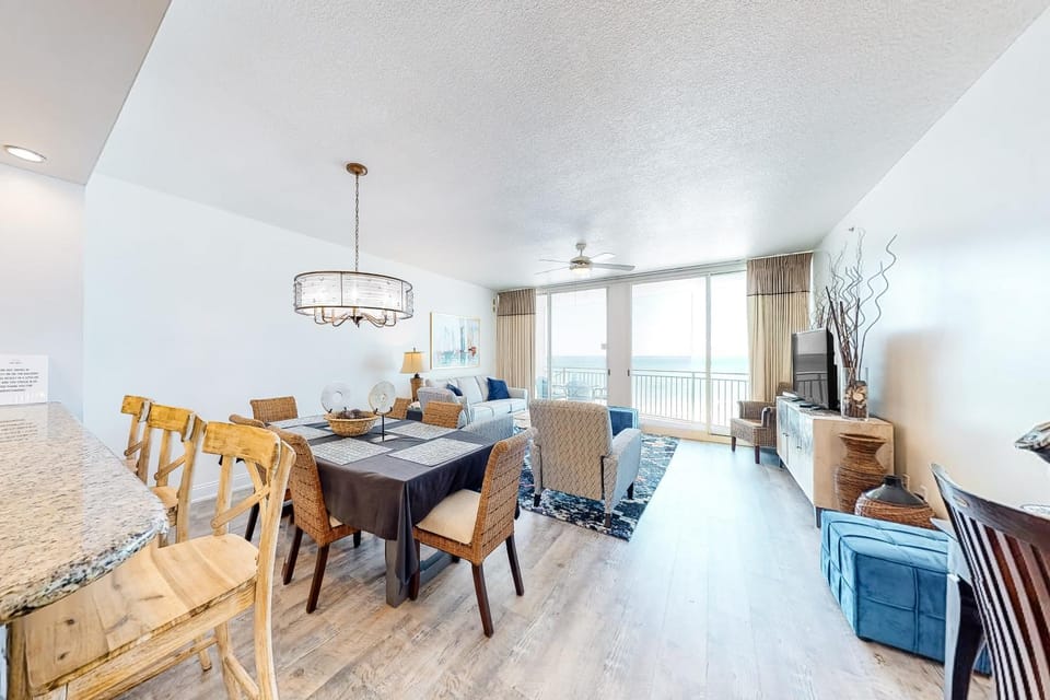 Tranquil escape in oceanfront complex near Pier Park with hot tub pool & AC House in Panama City Beach