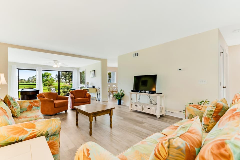 Golf course-adjacent home with shuffleboard table & furnished patio House in Lower Grand Lagoon