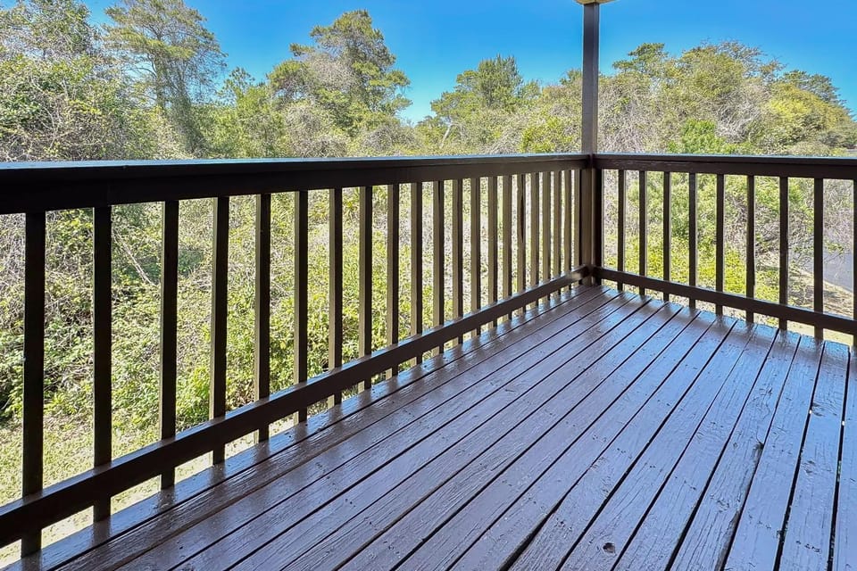 Sunny condo near the sand with pool hot tub tennis smart TV W&D & AC House in Panama City Beach