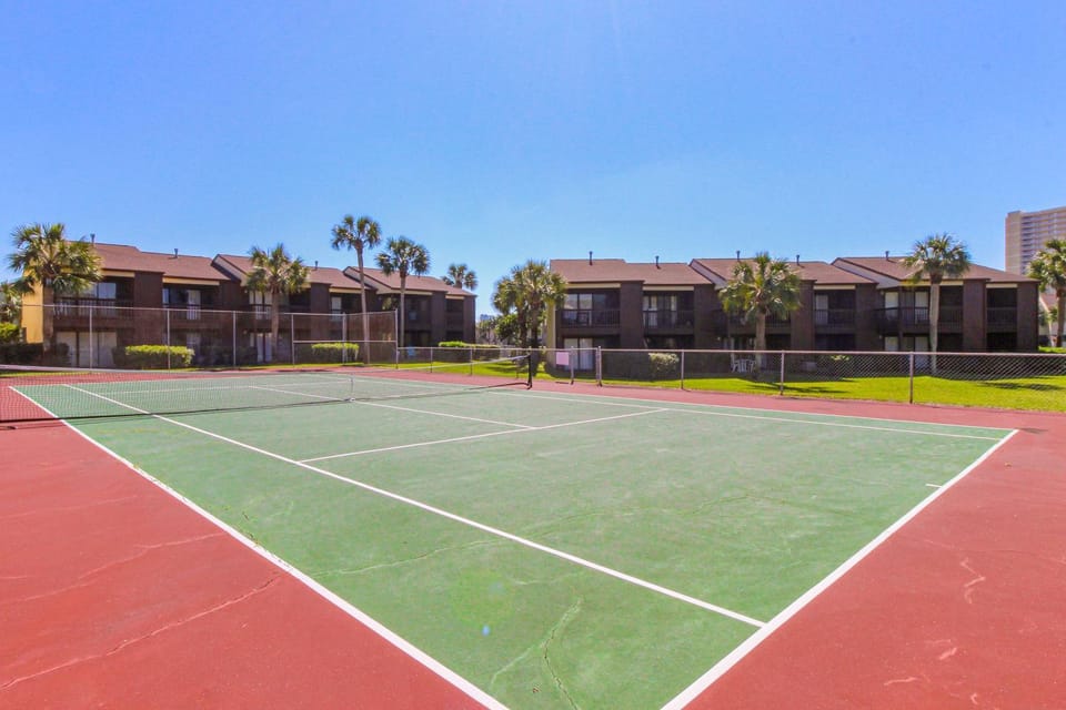 Relaxing townhome with pool tennis court beach access balcony patio & TV House in Panama City Beach