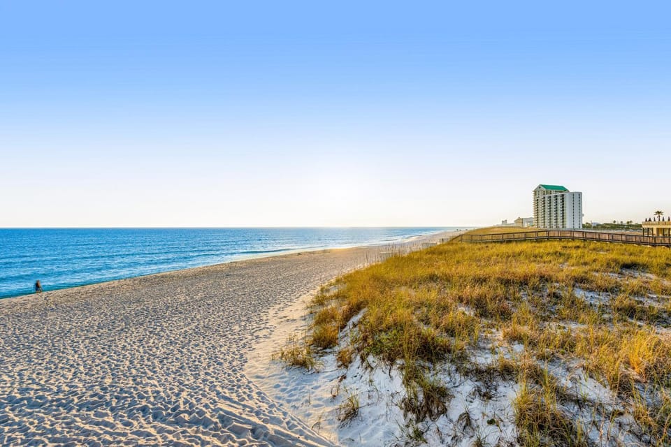 Sunny beachside condo with pool central AC & washer&dryer House in Pensacola Beach