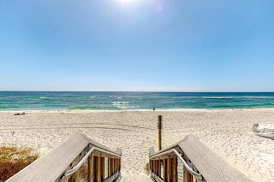 Inviting condo near the beach with patio tennis pool & W&D House in Pensacola Beach