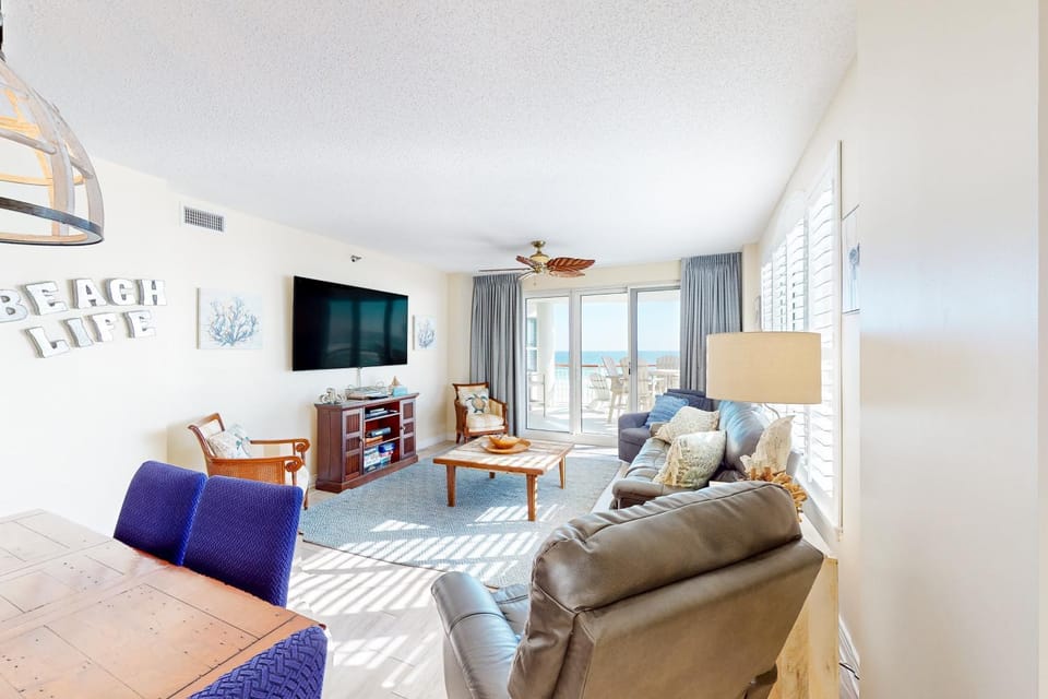 Beachfront condo with balcony beach & pool views pool tennis gym W&D & AC House in Pensacola Beach
