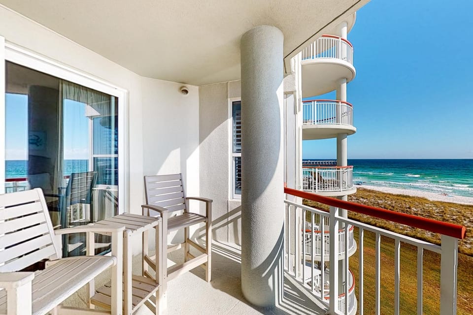Beachfront condo with balcony beach & pool views pool tennis gym W&D & AC House in Pensacola Beach