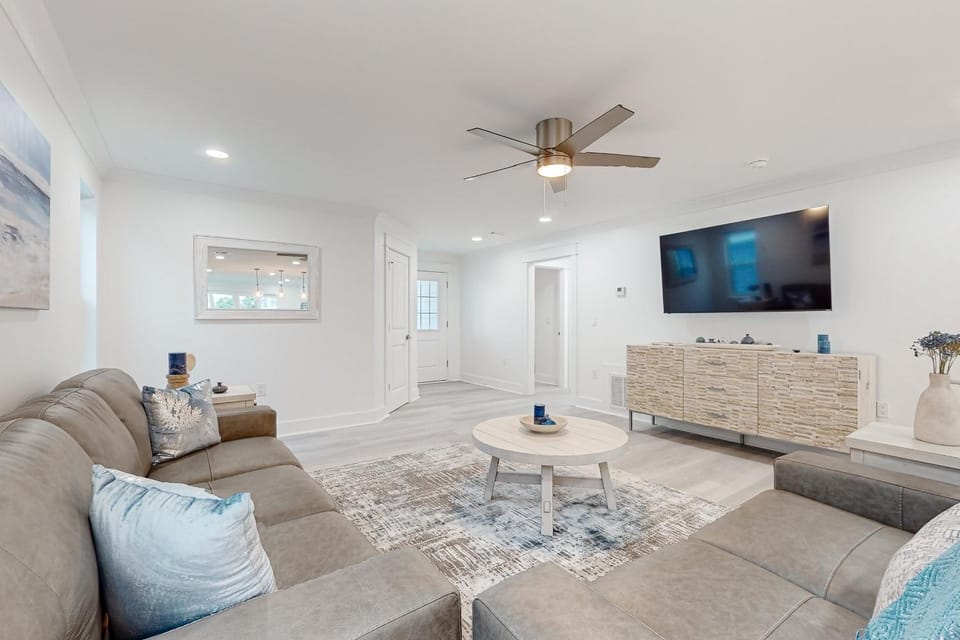 Gorgeous Dog-Friendly Home with Private W&D and Close to the Beach House in Pensacola Beach