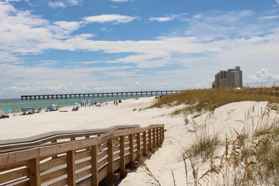Gorgeous coastal home with plenty of space close to beach and Pet friendly House in Alabama