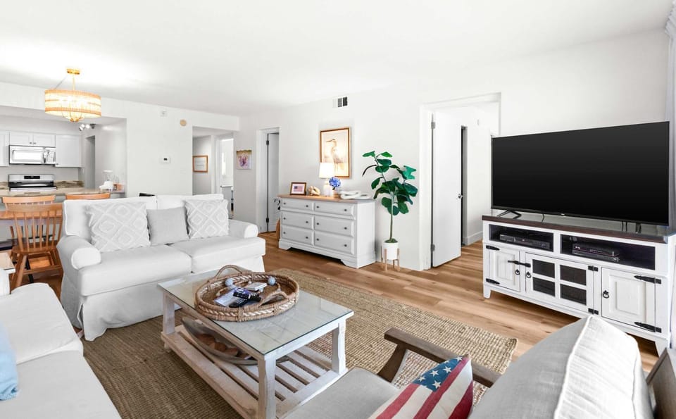 Ground floor oceanfront beachy condo with furnished patio outdoor pool gym Apartment in Miramar Beach