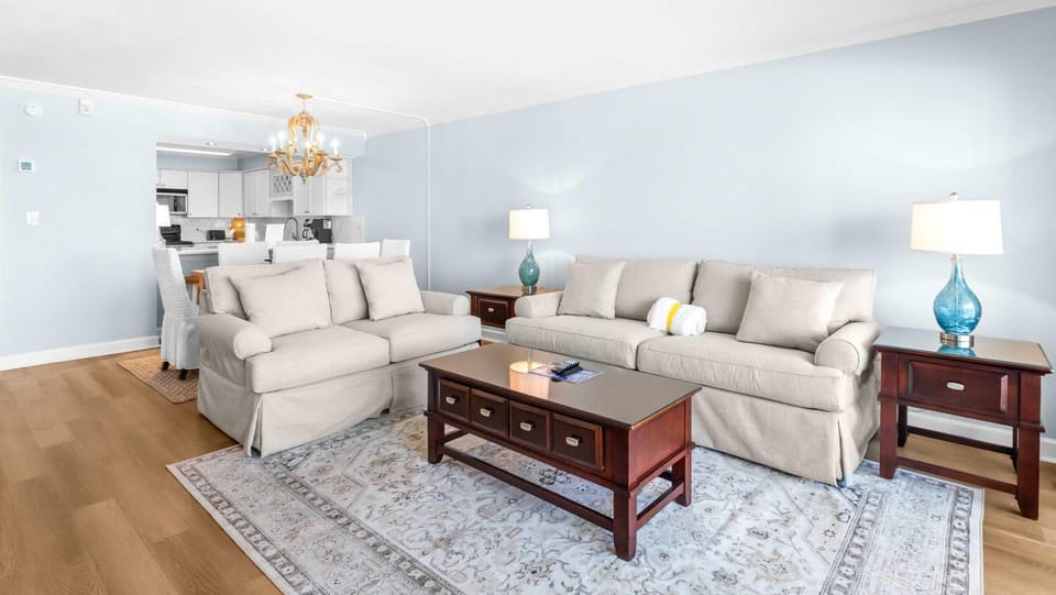 Third-floor condo with beach access & views & outdoor pool House in Miramar Beach