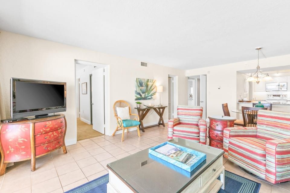 Well-equipped Gulf-front condo on 3rd floor with outdoor pool grills & gym House in Miramar Beach