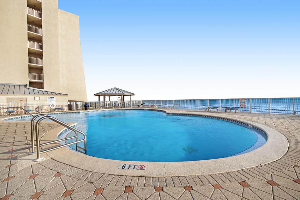 Well-equipped Gulf-front condo on 3rd floor with outdoor pool grills & gym House in Miramar Beach