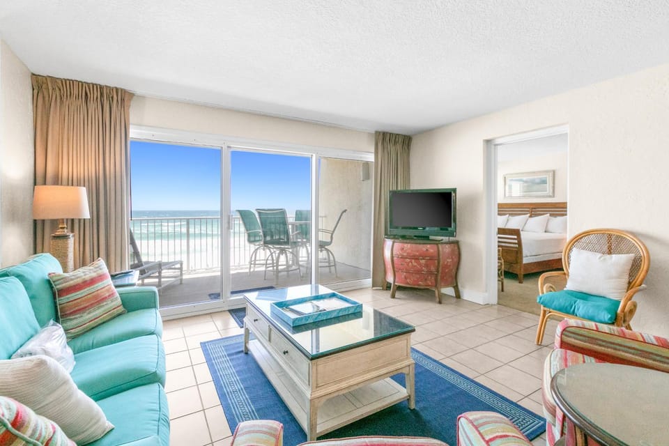 Well-equipped Gulf-front condo on 3rd floor with outdoor pool grills & gym House in Miramar Beach