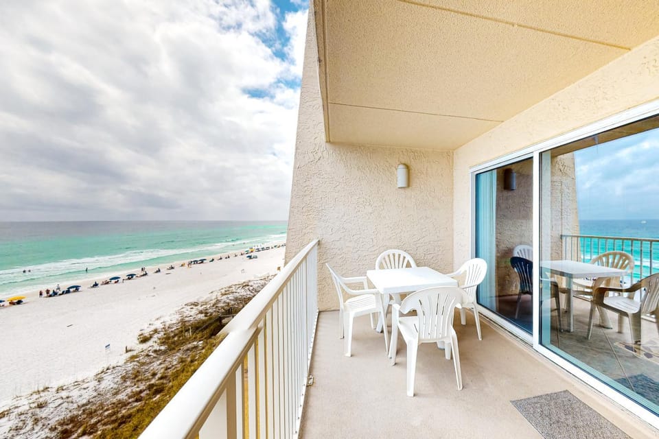 Gulf-front Condo on Fifth Floor with beach Views pool & Gym House in Miramar Beach