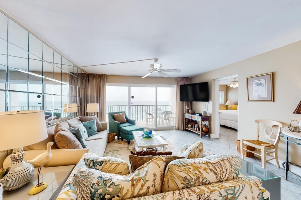 Gulf-front Condo on Fifth Floor with beach Views pool & Gym House in Miramar Beach