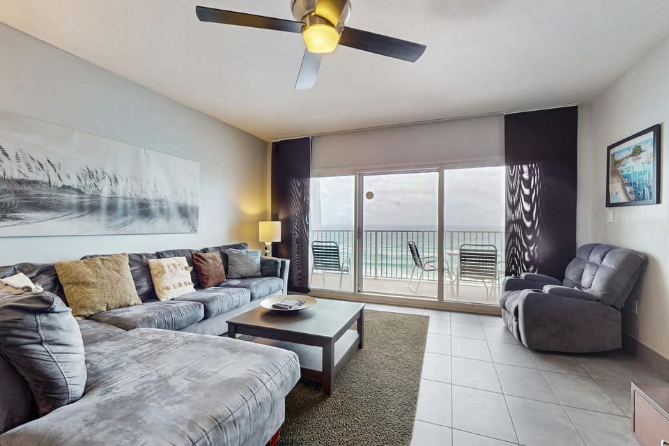 Sixth-Floor Oceanfront Condo with washer&dryer Central AC pool House in Miramar Beach