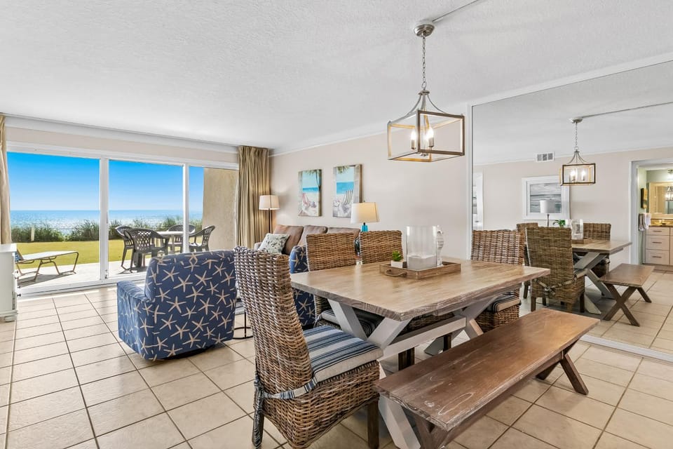 Gulf and beachfront condo with furnished patio outdoor pool gym & tennis House in Miramar Beach