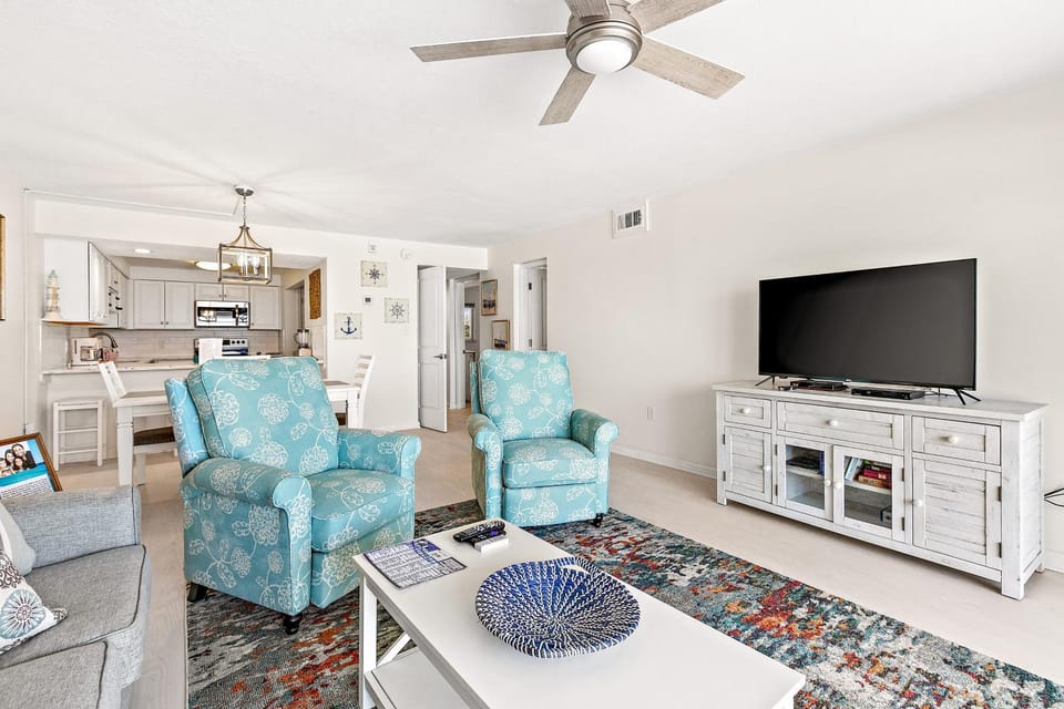 Second-Floor Gulf-front Condo with Beach Service & pool House in Miramar Beach