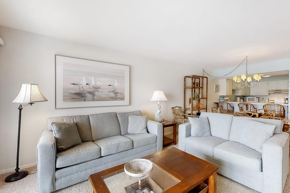 Bright oceanfront condo on 3rd floor with Gulf views outdoor pool & gym House in Miramar Beach