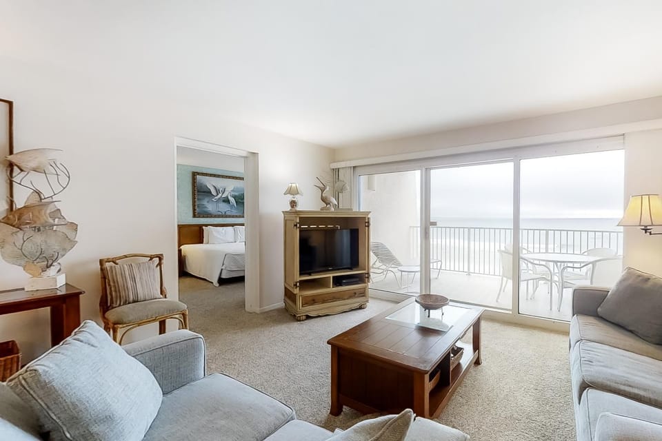 Bright oceanfront condo on 3rd floor with Gulf views outdoor pool & gym House in Miramar Beach