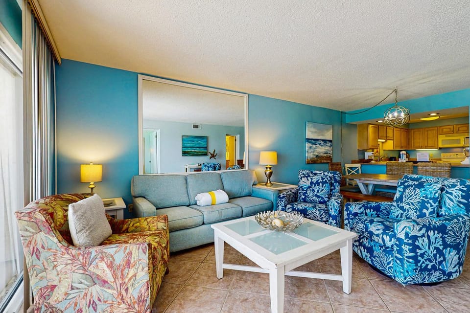 Gulf & Beachfront Condo on Fourth Floor with ocean Views pool House in Miramar Beach