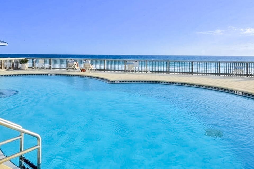 Gulf & Beachfront Condo on Fourth Floor with ocean Views pool House in Miramar Beach
