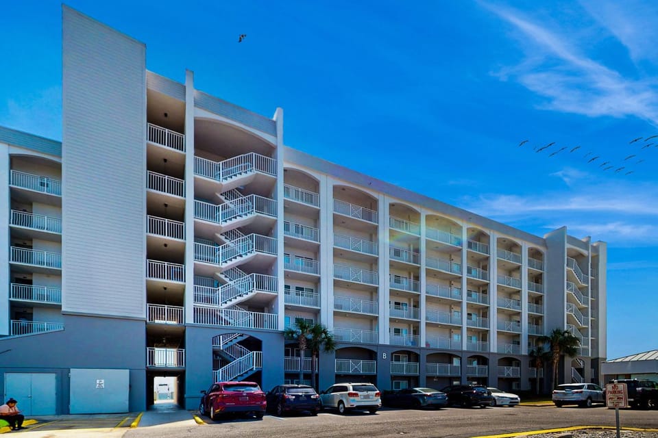 Gulf & Beachfront Condo on Fourth Floor with ocean Views pool House in Miramar Beach
