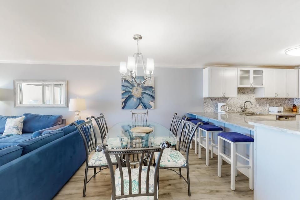 Inviting Oceanfront Condo with pool Gym Tennis Gulf Views House in Miramar Beach