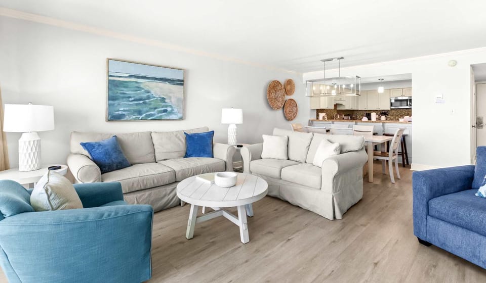 Beach & Gulf-front Condo on Fifth Floor with outdoor Pool Gym House in Miramar Beach