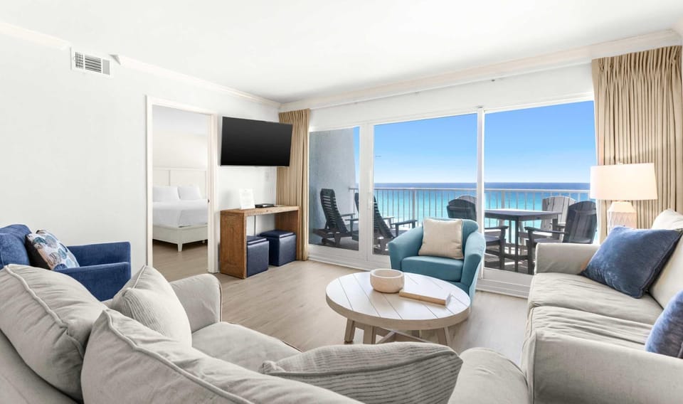 Beach & Gulf-front Condo on Fifth Floor with outdoor Pool Gym House in Miramar Beach